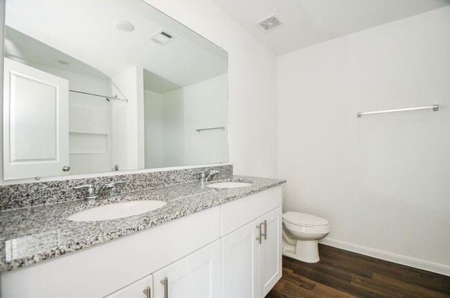 Building Photo - 16439 Big Hickory Dr