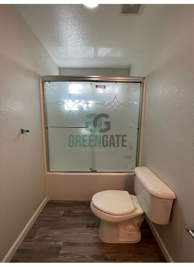 Building Photo - Two story 4 bedroom, 2.5 bath home in Stockton! AVAILABLE NOW!!