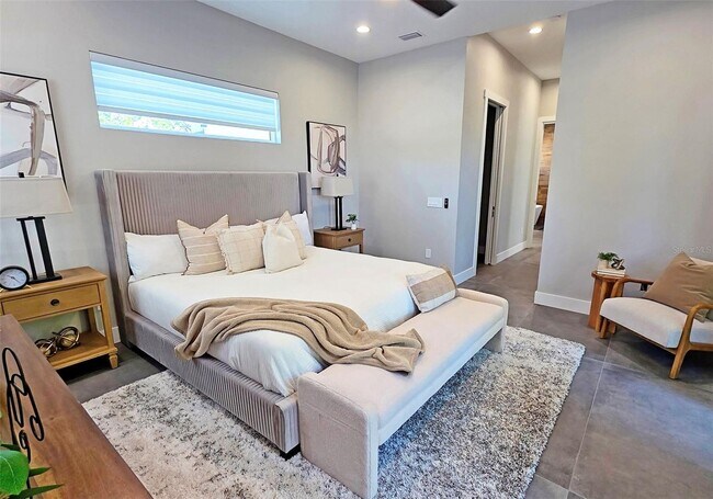 Building Photo - Bold Contemporary Sarasota Luxury Home. 4 Beds/ 4 Baths. Private Pool and Summer Grill.