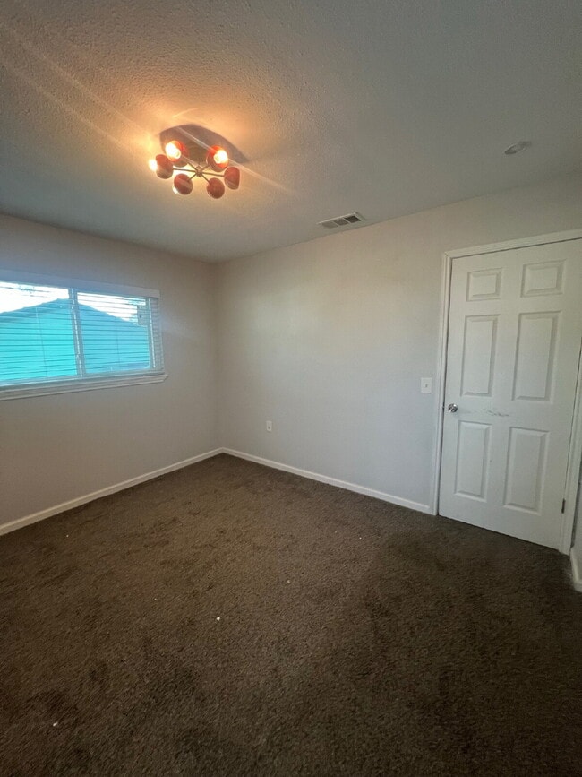 Building Photo - 4606 Avenida Prima St