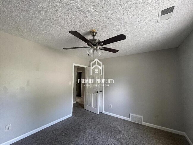 Building Photo - 1585 Wood Farms Dr
