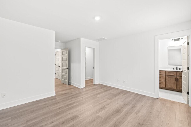 Building Photo - Move-in Ready Townhome in Westerly Hills