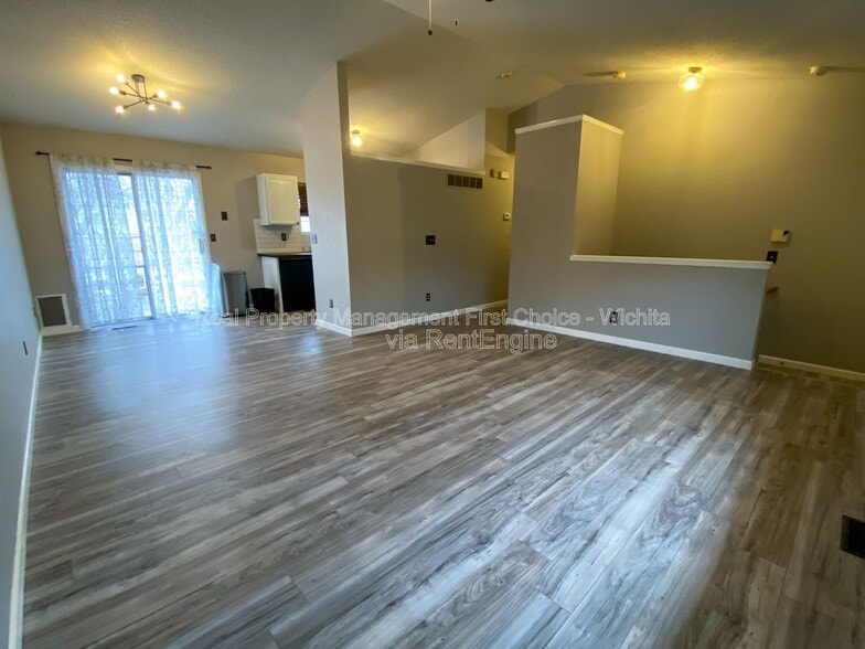 Building Photo - 10802 W Carr Ave