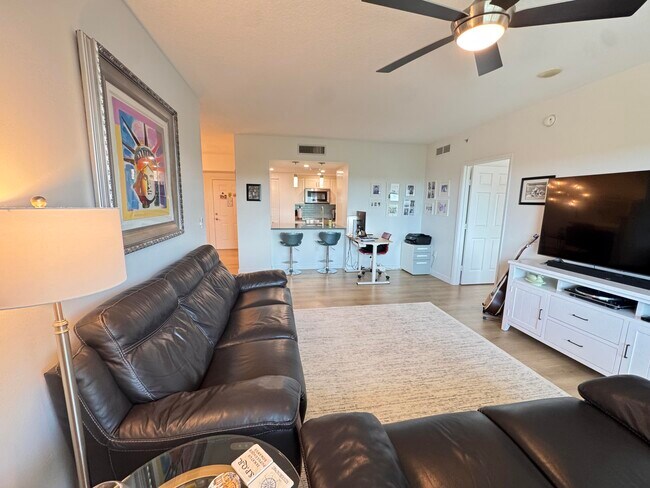 Building Photo - 700 E Boynton Beach Blvd
