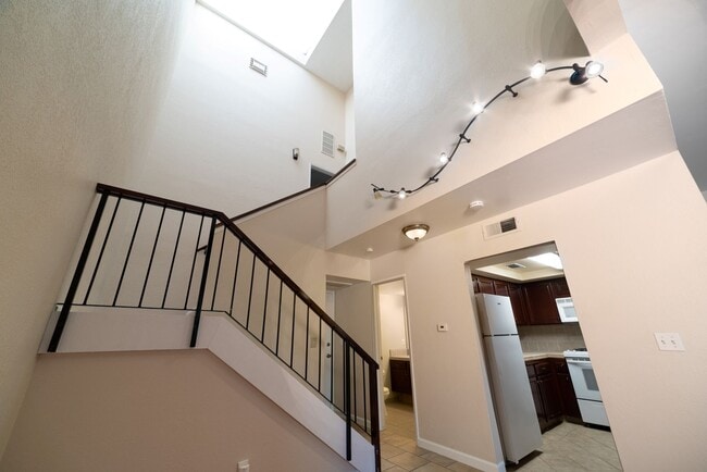 Building Photo - **$1,000 Off Second Month’s Rent!** Modern...