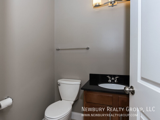 Building Photo - 2 Bedroom, 2.5 Bath Townhome - Discover th...