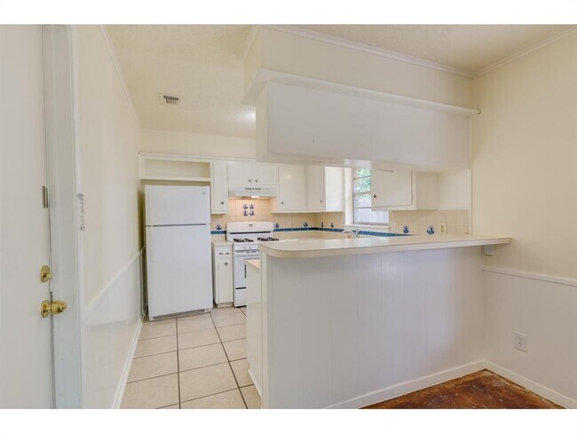 Building Photo - 3406 Norwood Hill Rd