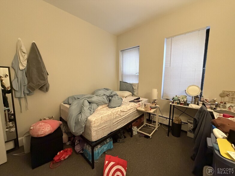 Building Photo - 16 Aberdeen St