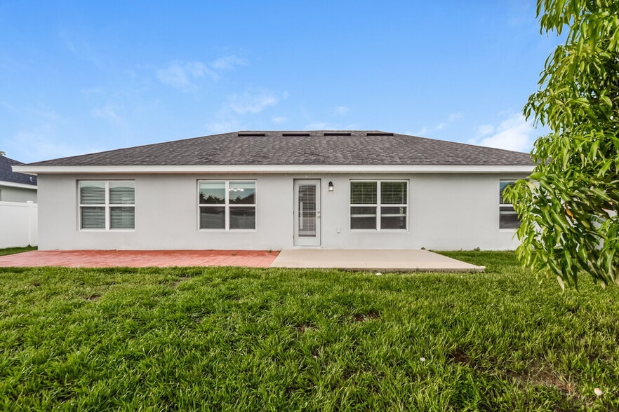 Building Photo - 7636 Sloewood Dr