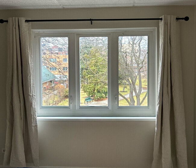 Building Photo - 1551 Ashland Ave