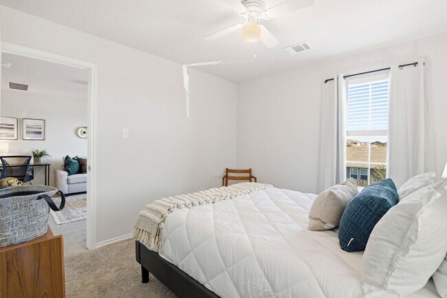 Building Photo - Move in Ready and FULLY FURNISHED 3 BD/2 BA located Far West San Antonio!