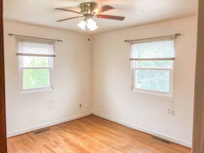 Building Photo - 3528 Grove Ave