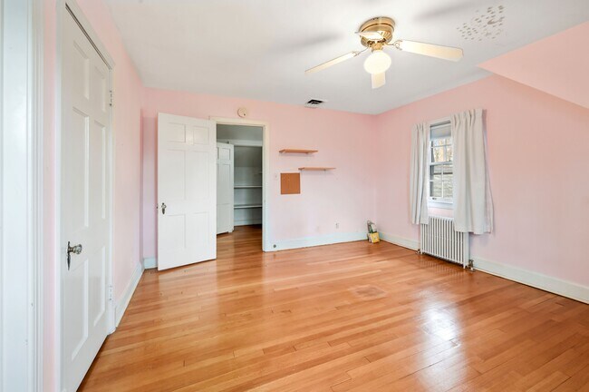 Building Photo - 5325 Chevy Chase Pky NW