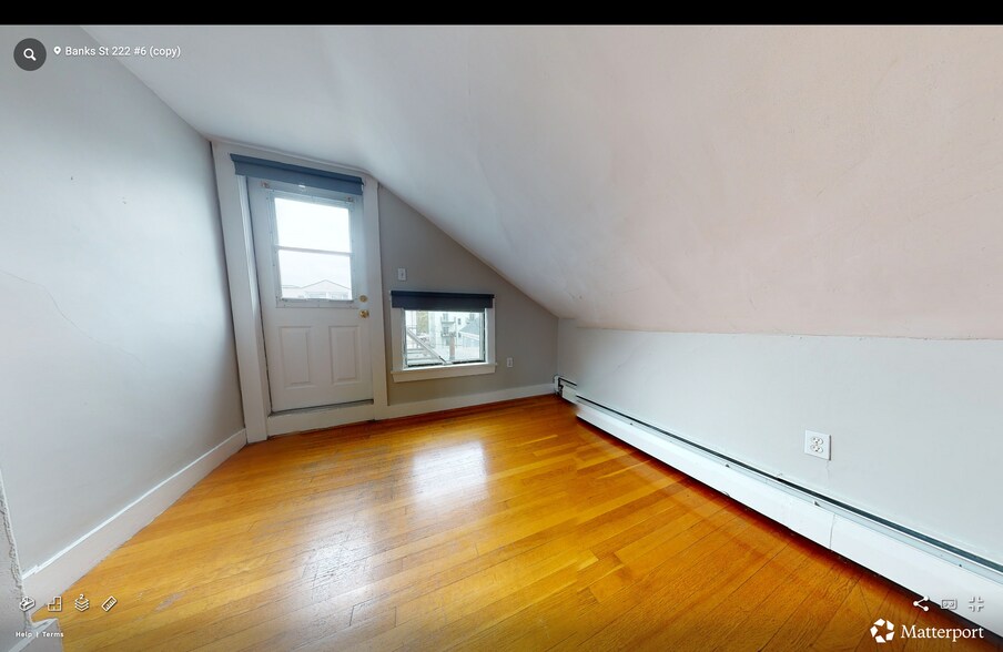 Building Photo - 208 Banks St