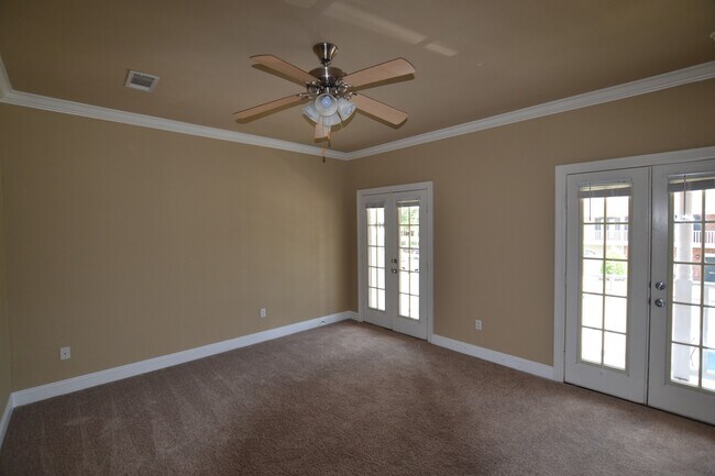 Building Photo - 2117 Cypress Hall Alley