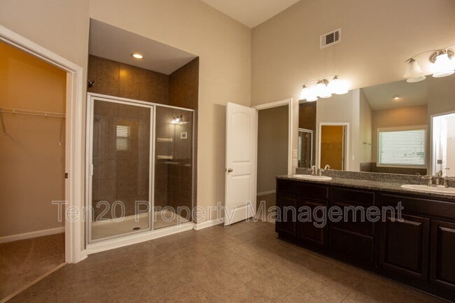 Building Photo - 2510 Ridgewood Way