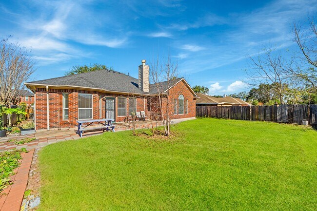 Building Photo - 15727 Schumann Ln