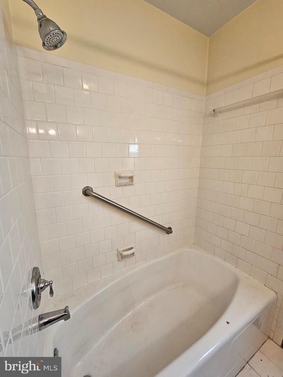 Building Photo - 615 Villa Ave