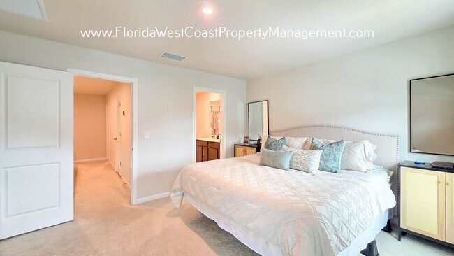 Building Photo - OUTSTANDING TOWNHOME IN LAKEWOOD RANCH! 3 ...