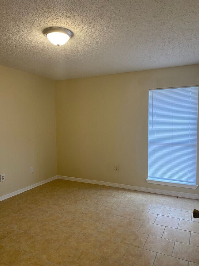 Building Photo - 3023 Toulon Dr