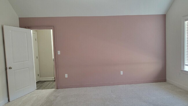 Building Photo - 130 Creekmound Dr