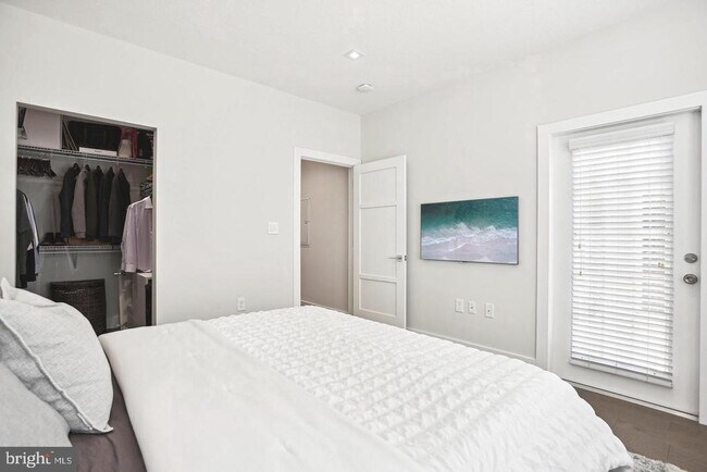 Building Photo - 501 Sunset Terrace