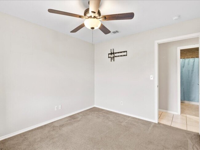 Building Photo - 9395 Green Springs Cir