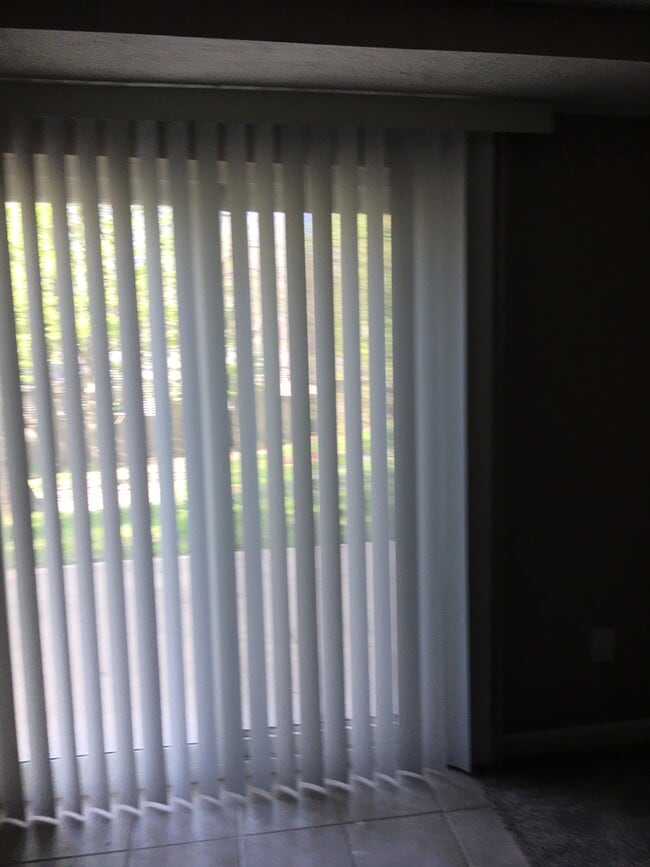 Building Photo - 1009 E High St