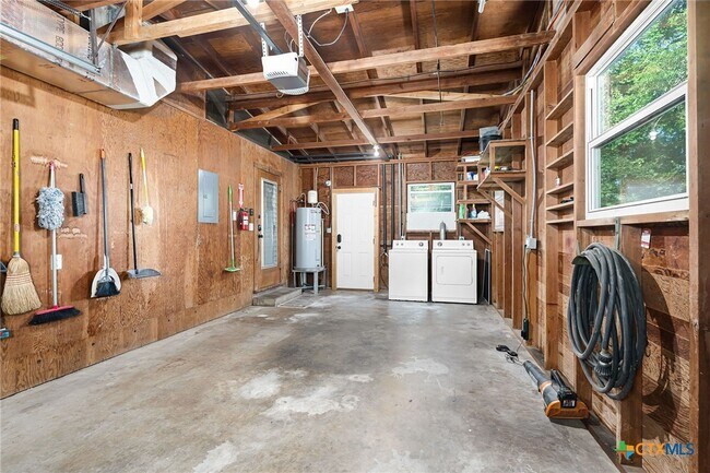 Building Photo - 2052 Gruene Rd