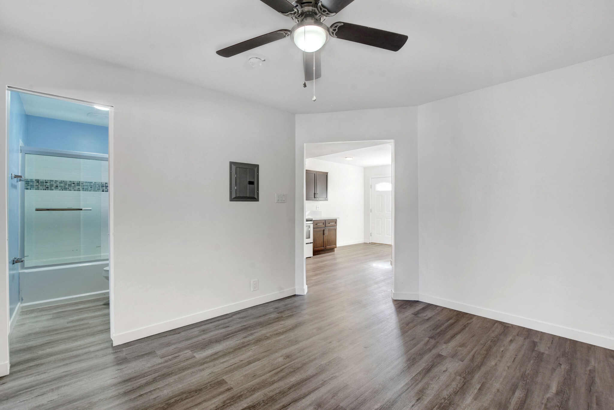 living room and bathroom - 1774 Willow Trl