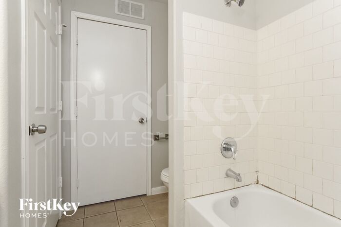 Building Photo - 10419 Royal York Dr
