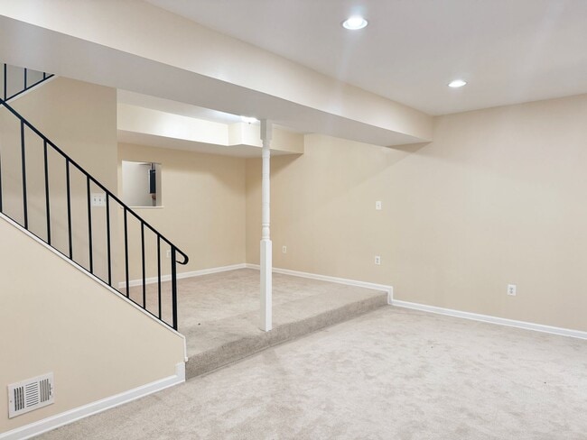 Building Photo - Beautifully updated 3BR/2.5BA townhome in Dale City!