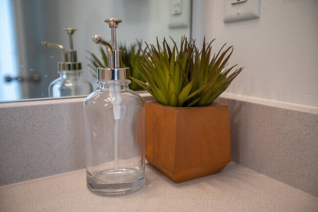 Building Photo - 642 E 460 S