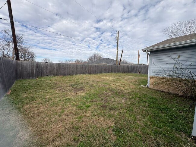 Building Photo - 400 Lakeside Dr