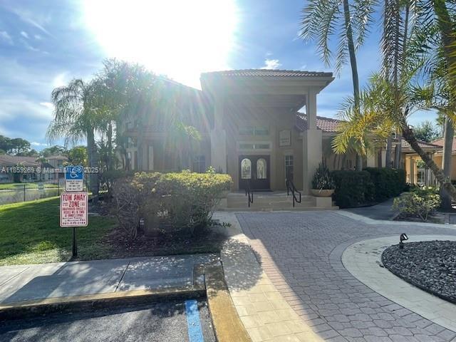 Building Photo - 4815 Via Palm Lakes