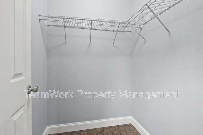 Building Photo - 5914 Tampa St