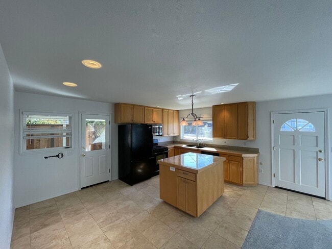 Building Photo - Three bedroom, one bath house in desirable...