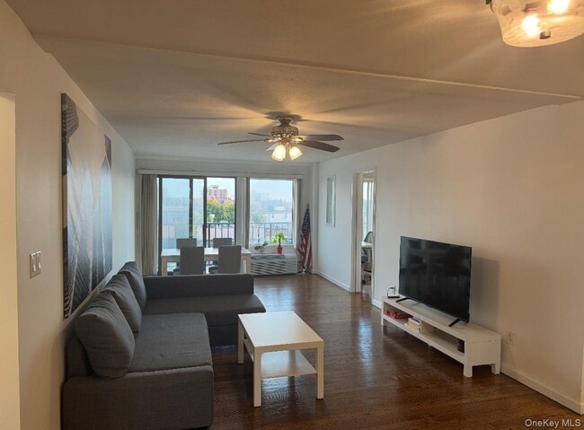 Building Photo - 235 W Park Ave