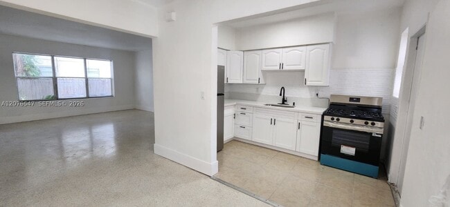 Building Photo - 736 83rd St