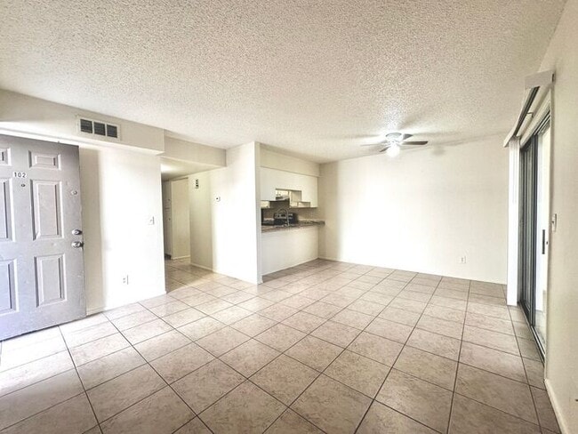 Building Photo - $500 Move In Special!2-bedroom, 1-bath apartment in Mesa, AZ