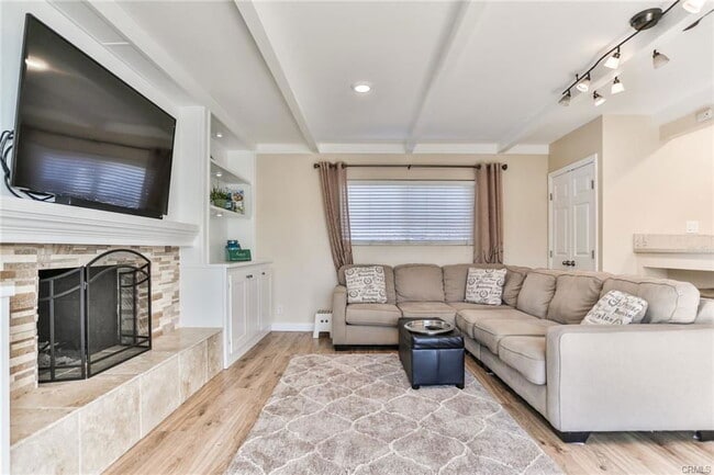 Building Photo - 15061 Drake Ln