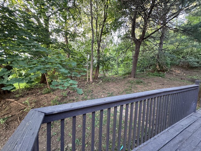 Building Photo - 606 Coates Ln