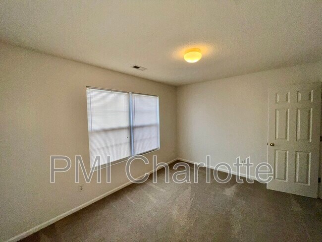 Building Photo - 5787 Dove Point Dr SW