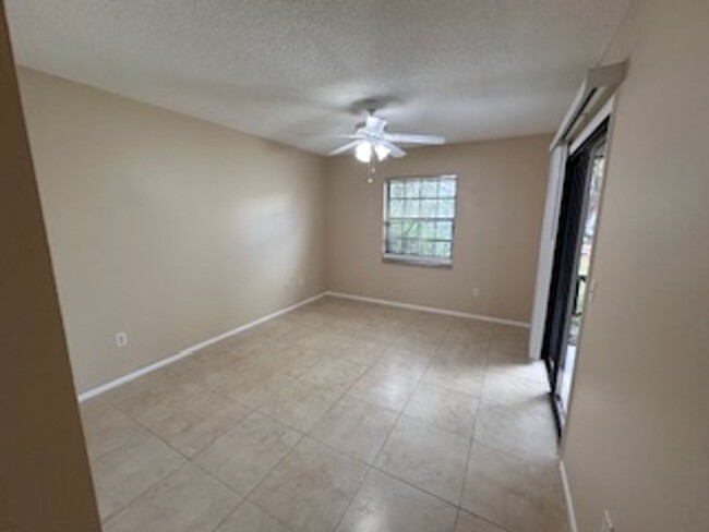 Building Photo - * Annual* The perfect place 2 bedrooms, 2 ...