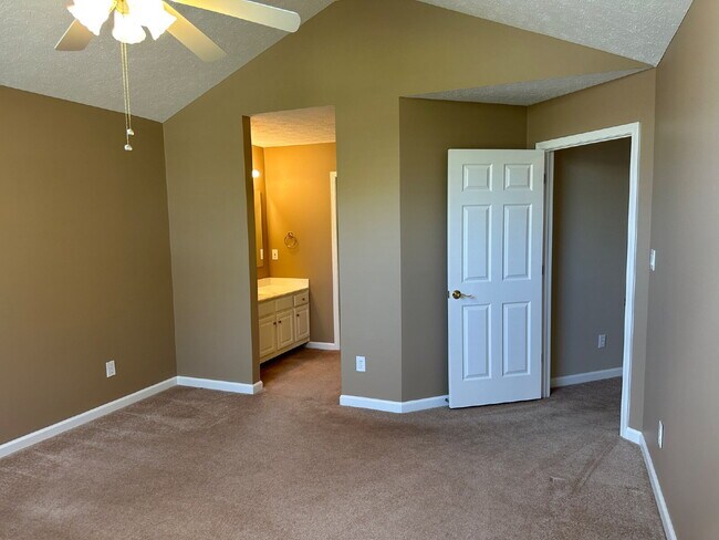 Building Photo - Well-Maintained Condo with 2 Bonus Rooms & Attached 2-Car Garage