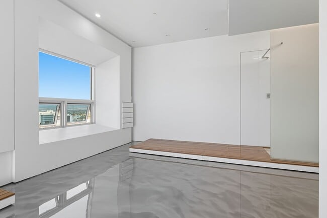 Building Photo - Newport Lofts 1813