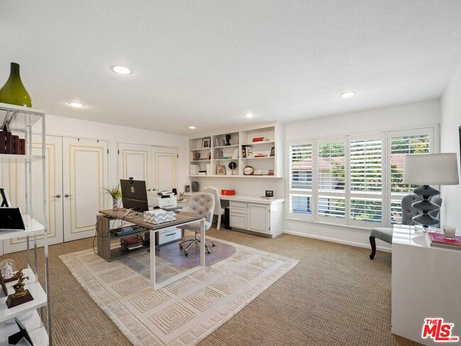 Building Photo - 2898 Woodwardia Dr