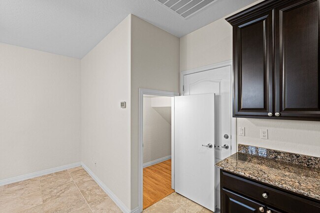 Building Photo - Beautiful West Vegas Home With Next Gen Suite