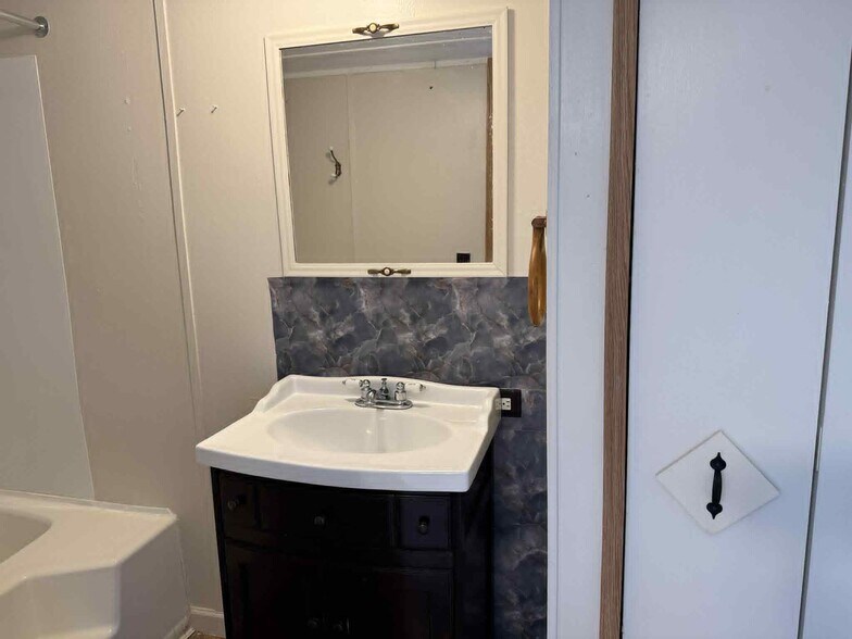 Building Photo - 48592 Leafdale Ct