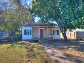 Building Photo - 2 Bed 1 Bath - Refrigerator Included - Urb...